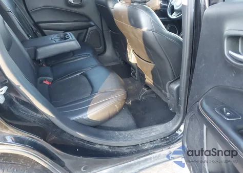 2018 Jeep Compass Latitude 4X4 z USA, uszkodzony, nr VIN 3C4NJDBB6JT232521